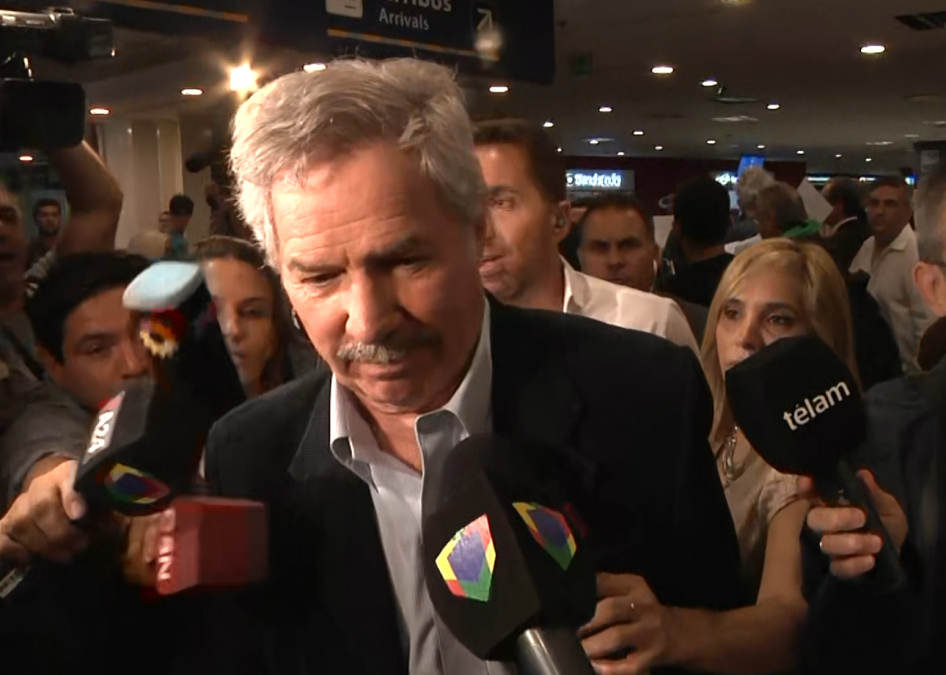 Felipe Solá debuta oficialmente como canciller y viaja a México y a Brasil
