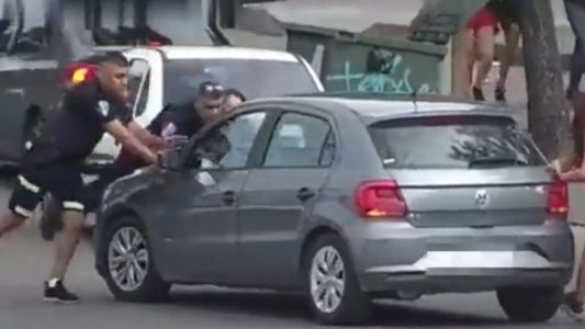 Liberaron al conductor que embistió a los policías en Córdoba: el video completo