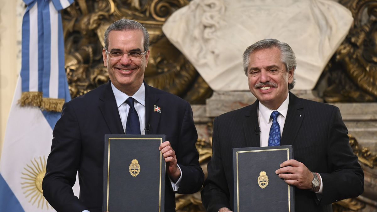 Clases de merengue gratis: la propuesta del presidente de República Dominicana que sorprendió a Alberto Fernández. (Télam)