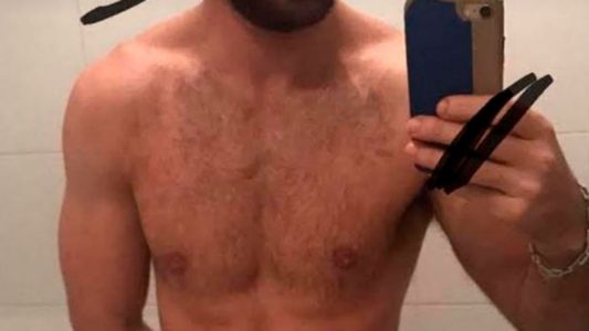 Actor se sacó una selfie bien caliente frente al espejo: Extraño los...
