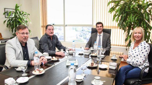 ¿Banca a Uber? Urtubey se reunió con el jefe del Sindicato de Taxistas