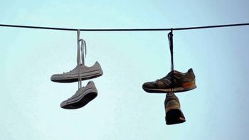 Locura: por qué unas zapatillas se convirtieron en el origen de una tremenda desgracia