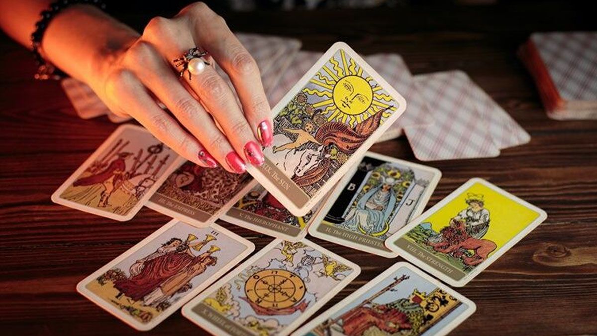 La advertencia del tarot para los signos que están postergando una decisión