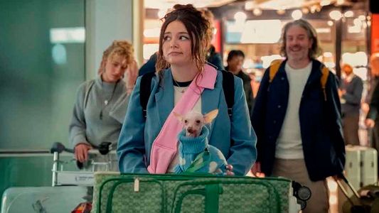 Lena Dunham vuelve con una serie incómda que contracara de Emily In Paris