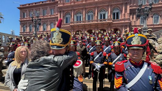 Javier Milei almorzó con los granaderos por el Bicentenario de la Batalla de Ayacucho