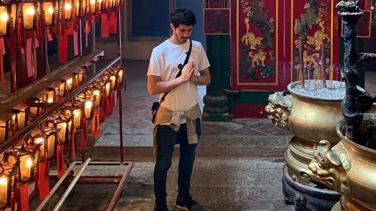 Las las vacaciones místicas de Úrsula Corberó y Chino Darín en Hong Kong