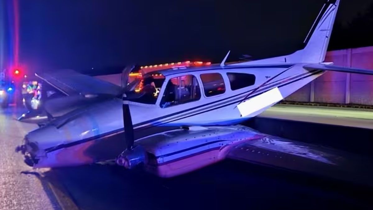 La avioneta se quedó sin potencia en ambos motores y solo pudo aterrizar de emergencia sobre una autopista. (Gentileza NYP)
