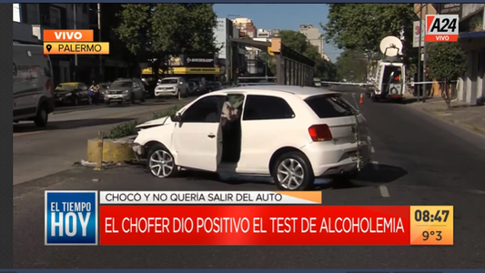 Estaba borracho, chocó y se atrincheró en el auto por más de dos horas