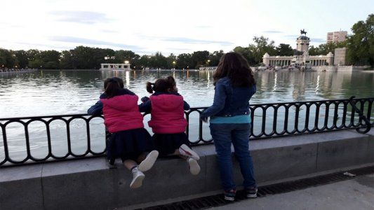 España flexibiliza el aislamiento y ahora permitirá que los menores salgan a pasear acompañados