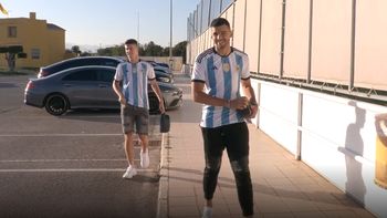 Campeones del mundo: Rulli y Foyth llegaron a la concentración de Villarreal con la camiseta de la Selección Argentina