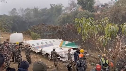Encontraron las cajas negras del avión que se estrelló en Nepal y no hay esperanzas de hallar sobrevivientes
