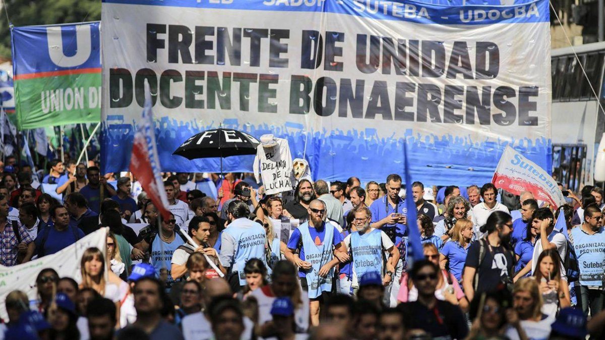 Los docentes bonaerenses anunciaron un paro de 48 horas para el jueves y viernes por reclamos salariales
