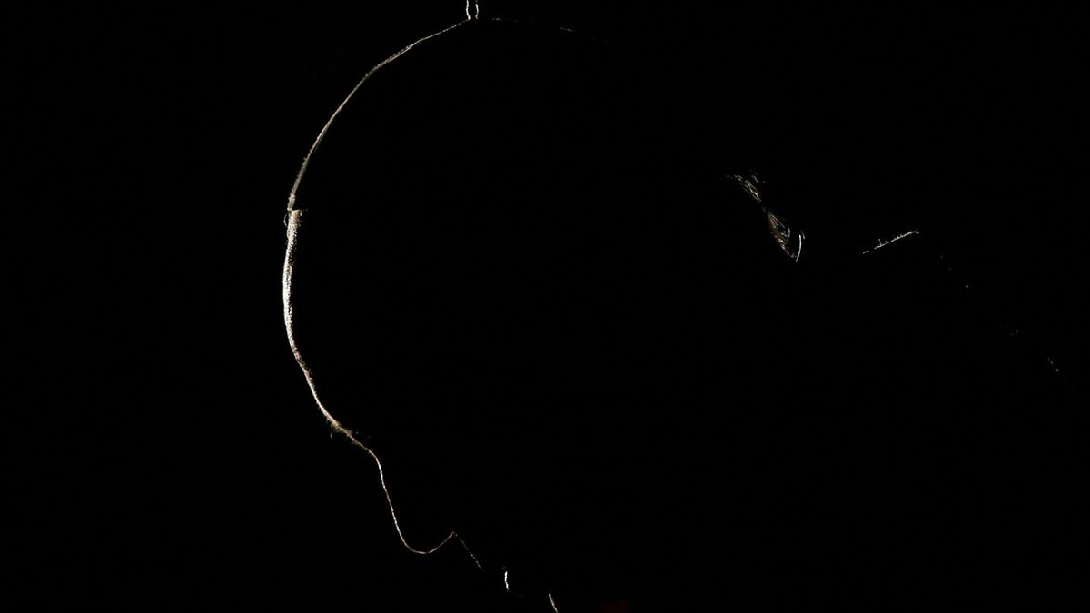 El Papa Francisco llega a la procesión del Vía Crucis durante las celebraciones del Viernes Santo en el Coliseo de Roma. (Foto: Reuters)