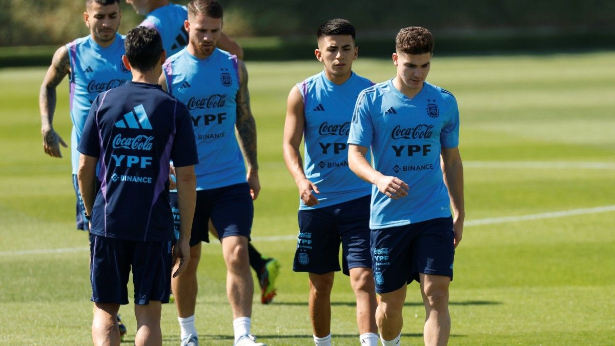El delantero del Manchester City, Julián Álvarez, sería una de los 11 que iría frente al duelo clave contra Méxito. (Foto: EFE) 