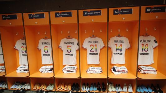En un escandaloso episodio, un futbolista del PSG no se presentó a jugar para no usar una camiseta contra la homofobia