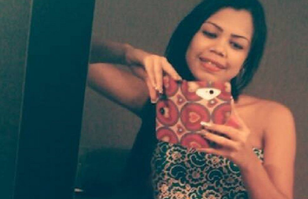Mayerling Mariana Blanco Bravo tenía 25 años. Murió apuñalada frente a su nene de 3. Buscan a su pareja, José Antonio Rangel Moyetón.