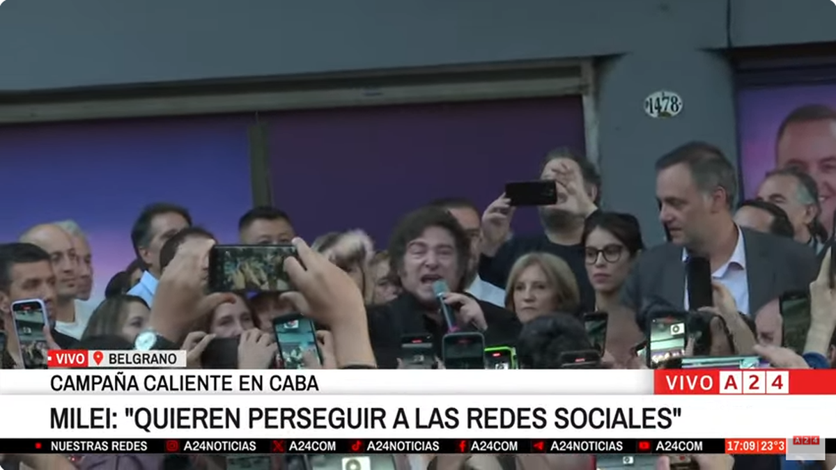 "Si quieren un cambio verdadero, voten a Adorni", dijo Milei en el barrio porte&ntilde;o de Belgrano (Foto: YouTube).