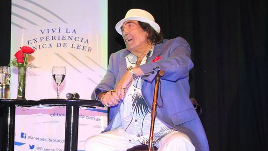 Cacho Castaña presentó su primer libro Vida de artista