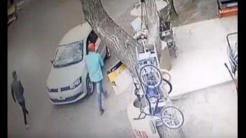Video: el momento en que delincuentes le disparan a una mujer en la cabeza