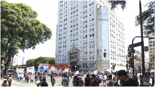 Organizaciones de izquierda harán un acampe en el Ministerio de Desarrollo Social y varias calles se verán afectadas este martes