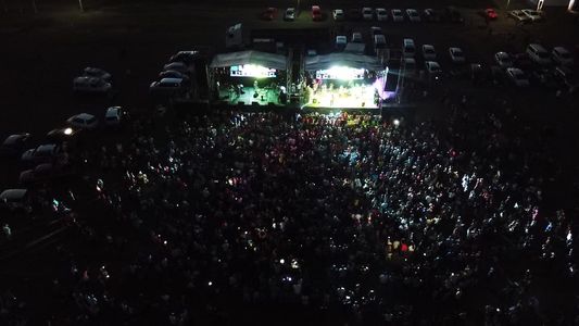 Multitudinaria convocatoria a favor de The Fenders en el festival DefendArte