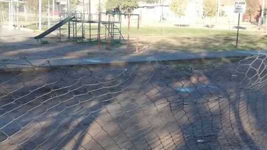 Una alumna se enganchó un ojo con un alambrado en el patio de la escuela y sufrió una grave lesión