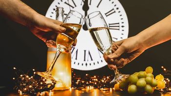 Descubrí los mejores rituales de Año Nuevo para atraer amor, dinero y viajes en 2025