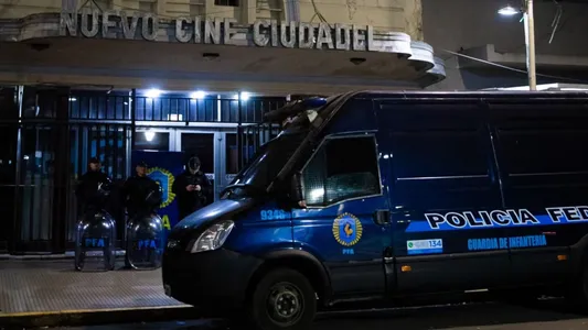 Allanamiento en Ciudadela: cine porno clausurado y tres víctimas de explotación sexual rescatadas