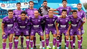 Polémica en el ascenso: los dirigentes de Villa Dálmine echaron a 16 jugadores por el sospechoso partido contra Barracas