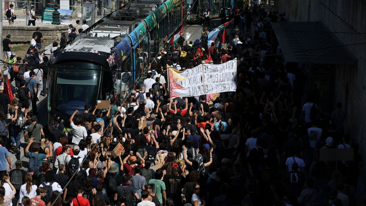 Las calles se llenaron de manifestantes. (Reuters)