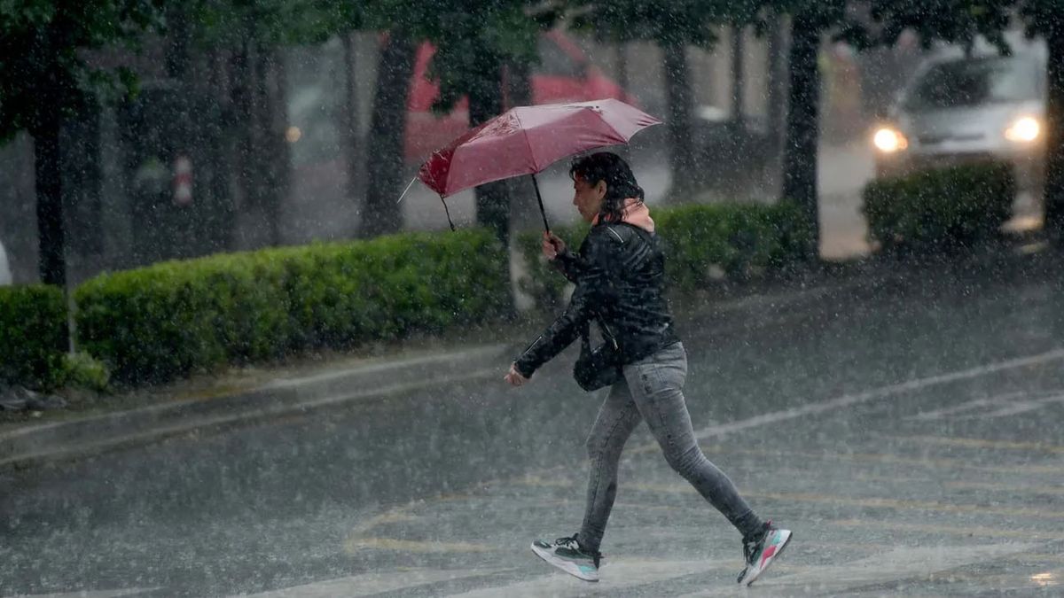 Hay alerta naranja y amarilla por tormentas para este martes 18 de febrero: las provincias afectadas