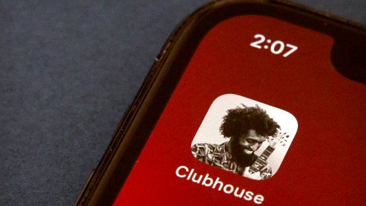 Cómo funciona Clubhouse, la exclusiva app elegida por Elon Musk que mantiene alerta al Kremlin y al régimen chino