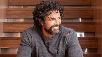 Luciano Castro se tatuó la nuca con una significativa frase