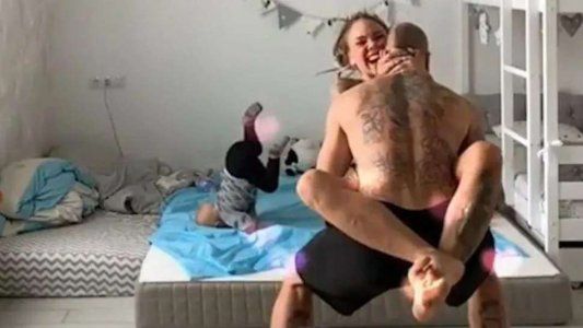 Indignación por bebé que casi se desnuca mientras sus papás hacían video gracioso