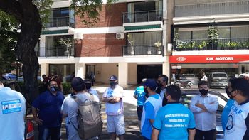 Las fotos del reclamo sindical en la puerta de la casa de Mirtha Legrand