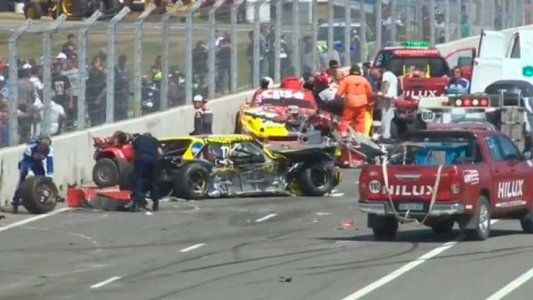 Así fue el espectacular choque múltiple en el Turismo Carretera