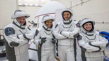 Histórico: Elon Musk lleva al espacio a los primeros turistas