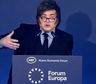 Milei volvió a apuntar contra Pedro Sánchez en España: lo llamó dictador y pidió sacarlo a patadas