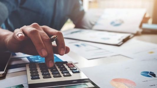 Una PyME argentina debe liquidar 33 impuestos y generar 24 regímenes de información al año