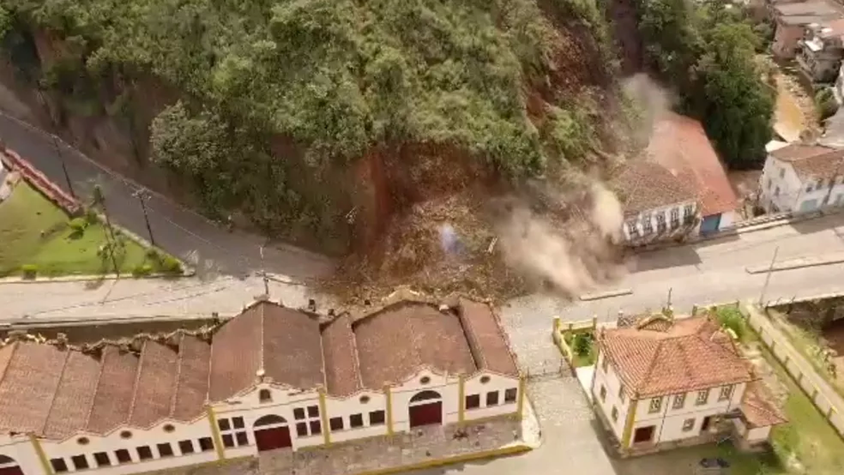 Brasil: por las fuertes lluvias, se derrumbaron dos caserones históricos en Minas Gerais