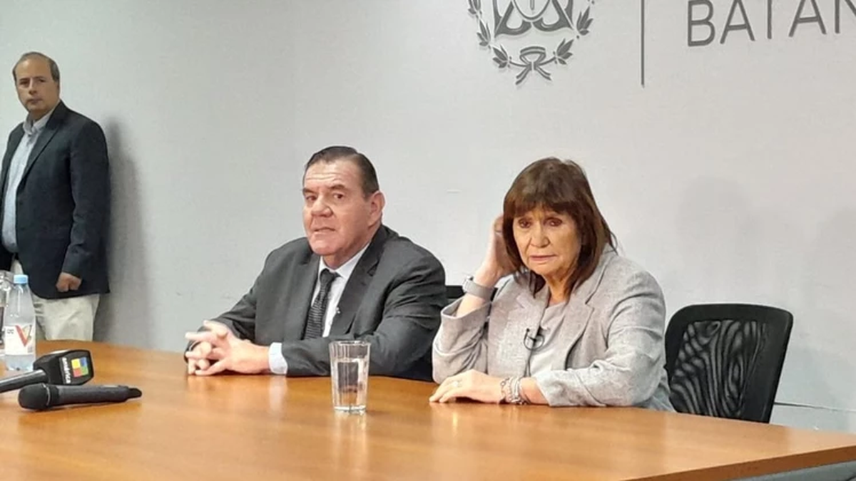 Montenegro acompañó a Bullrich durante la conferencia de prensa ofrecida en el COM.