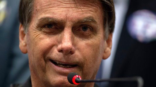 El saludo de Bolsonaro a Macri: Un abrazo al presidente, que terminó con la Dilma Kirchner