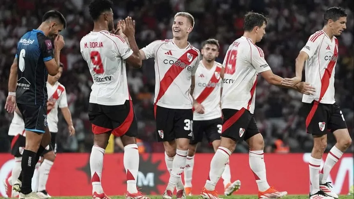 Mastantuono y Borja festejan en River vs Ciudad Bolívar por Copa Argentina (Foto: Getty Images)