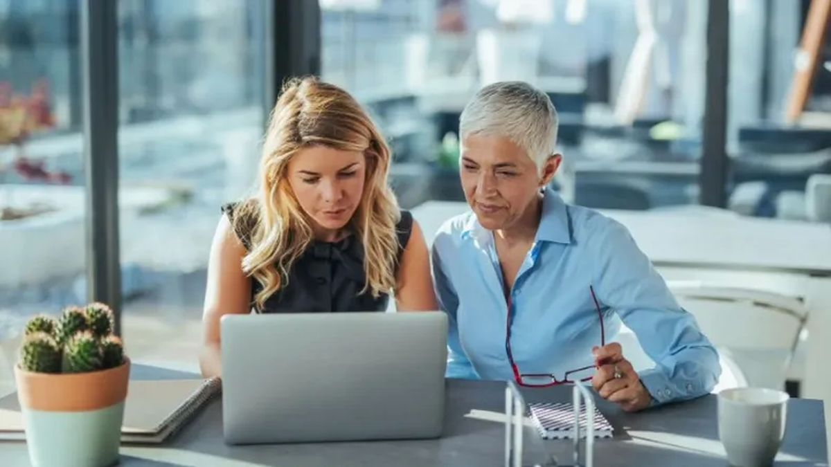 Gestionar equipos multigeneracionales exige la creación de ambientes donde todas las generaciones se sientan valoradas.&nbsp; (Foto Shutterstock)