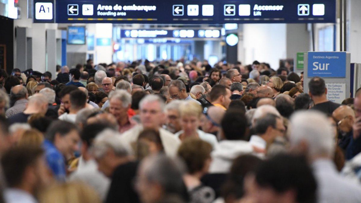 Los pilotos anunciaron un paro de 48 horas para el jueves y el viernes