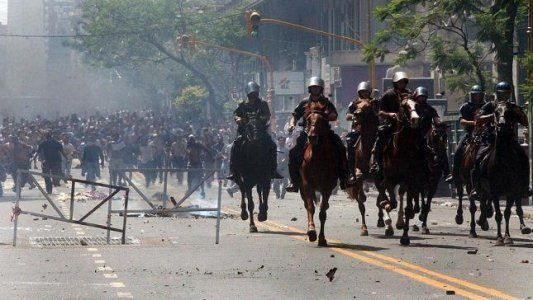 Apelan el cierre de la causa por la represión contra Madres de Plaza de Mayo previo a la caída de De la Rúa