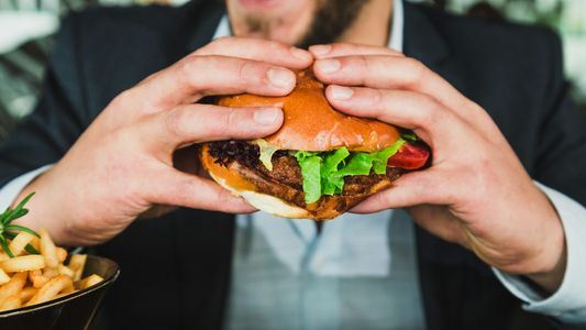 Un estudio advierte sobre qué alimentos pueden aumentar el riesgo de demencia y problemas vasculares