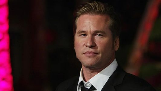 Val Kilmer se luce en esta película de Netflix que es la más vista y está basada en hechos reales