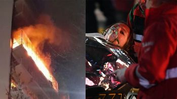 Voraz incendio en Recoleta: 5 muertos, 3 de ellos niños, mientras los bomberos trabajan contrarreloj en el rescate (Foto: Telam).