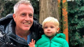 Marley y Mirko recrearon una foto de la infancia del conductor junto a su padre